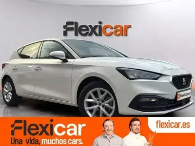 Usado Seat Leon Style 110 CV (80 kW) 2024 Blanco Berlina
