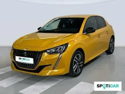 Usado Peugeot 208 Allure 101 CV (74 kW) 2023 Amarillo Utilitario