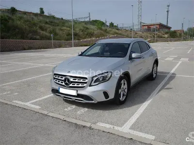 Usado Mercedes GLA200 136 CV (100 kW) 2019 Gris / plata SUV