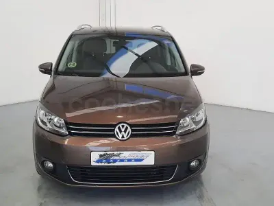Usado VW Touran Advance 105 CV (77 kW) 2012 Marrón Monovolumen