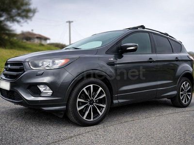 Usado Ford Kuga ST-Line 150 CV (110 kW) 2017 Gris / plata SUV