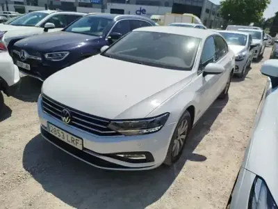 Usado VW Passat Business 122 CV (89 kW) 2021 Blanco Berlina