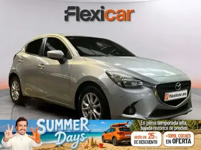 Usado Mazda 2 Luxury 90 CV (66 kW) 2017 Gris Utilitario