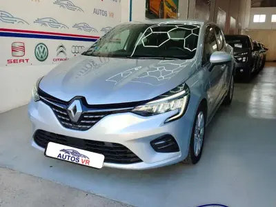 Usado Renault Clio Zen 91 CV (66 kW) 2021 Gris Utilitario