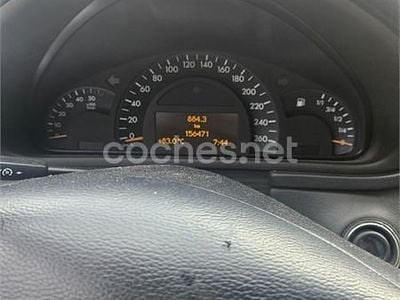 Usado Mercedes C220 Classic 143 CV (105 kW) 2004 Gris / plata Berlina