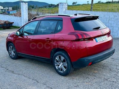Usado Peugeot 2008 Style 100 CV (73 kW) 2018 Granate SUV