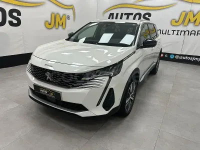 Usado Peugeot 5008 Allure 130 CV (95 kW) 2022 Blanco SUV