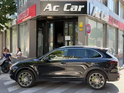 Usado Porsche Cayenne S E-Hybrid 416 CV (305 kW) 2015 Negro SUV