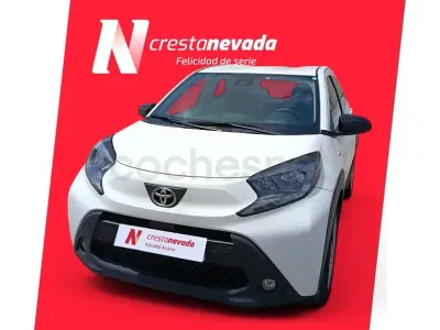 Usado Toyota Aygo X Play 72 CV (52 kW) 2023 Blanco SUV