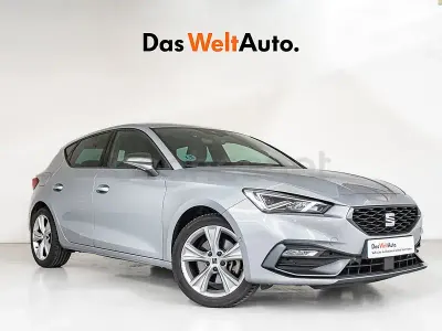 Usado Seat Leon FR 130 CV (95 kW) 2023 Gris plata Berlina