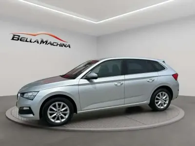 Usado Skoda Scala Ambition 95 CV (69 kW) 2023 Gris Utilitario