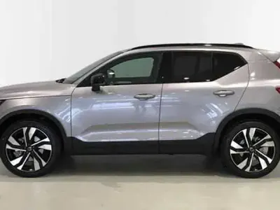 Nuevo Volvo XC40 Plus 163 CV (119 kW) 2026 Plateado SUV