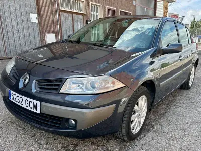 Begagnad Renault Mégane II Dynamique 110 HK (80 kW) 2008 Grå Sedan