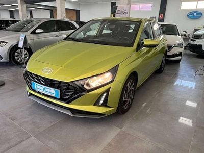 Usado Hyundai i20 101 CV (74 kW) 2024 Verde Utilitario