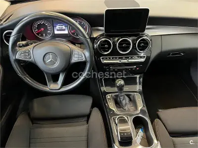 Usado Mercedes C200 150 CV (110 kW) 2017 Negro Familiar