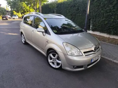 Usado Toyota Corolla Verso Sport 177 CV (130 kW) 2006 Gris Monovolumen