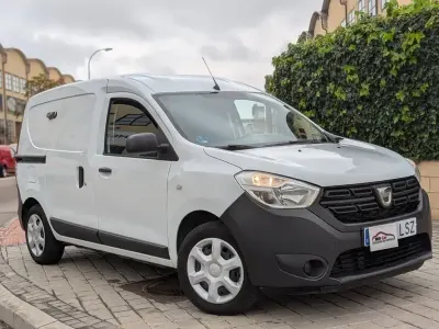 Usado Dacia Dokker Essentiel 107 CV (78 kW) 2021 Blanco Monovolumen