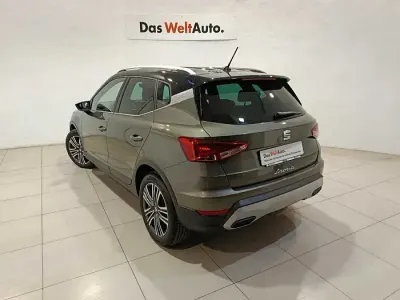Usado Seat Arona Xperience 116 CV (85 kW) 2025 Gris / plata SUV