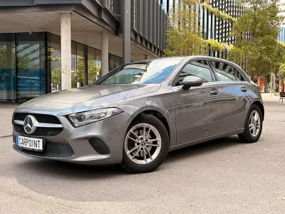 Usado Mercedes A180 109 CV (80 kW) 2018 Gris / plata Berlina