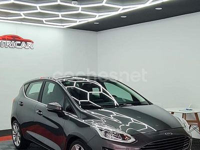 Gris / plata Usado 2017 Ford Fiesta Titanium Berlina | 13.900 € (Caro)