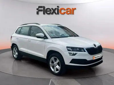 Usado Skoda Karoq Ambition 150 CV (110 kW) 2020 Blanco SUV