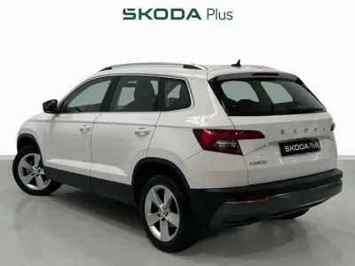 Usado Skoda Karoq Ambition 150 CV (110 kW) 2021 Blanco SUV