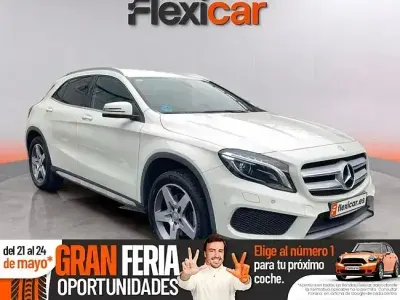 Begagnad Mercedes GLA200 AMG line 136 HK (100 kW) 2016 Vit SUV
