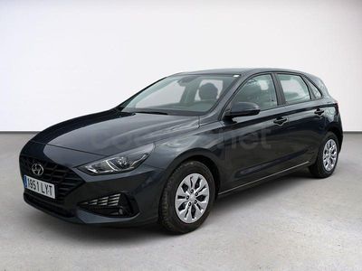 Usado Hyundai i30 110 CV (80 kW) 2022 Gris / plata Berlina