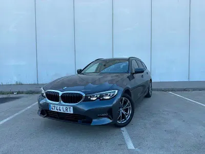 Usado BMW 320 Comfort Edition 184 CV (135 kW) 2021 Gris / plata Familiar