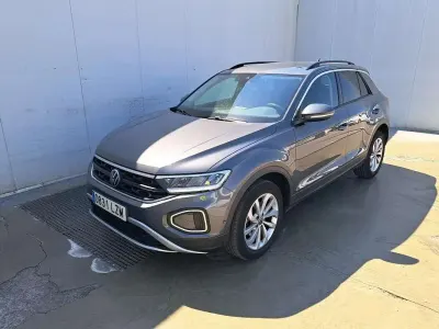 Usado VW T-Roc Life 110 CV (80 kW) 2022 Gris SUV