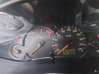 Gris / plata Usado 2001 Ford Focus Ghia Berlina | 1800 € (Un poco caro)