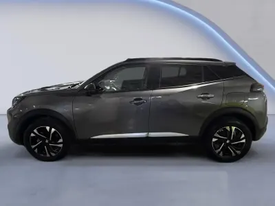 Usado Peugeot 2008 Allure 130 CV (95 kW) 2023 Gris SUV