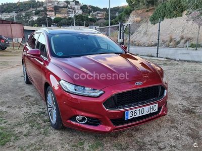 Usado Ford Mondeo Titanium 180 CV (132 kW) 2015 Rojo Familiar