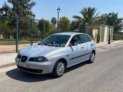 Usado Seat Ibiza Sport 75 CV (55 kW) 2003 Gris / plata Utilitario