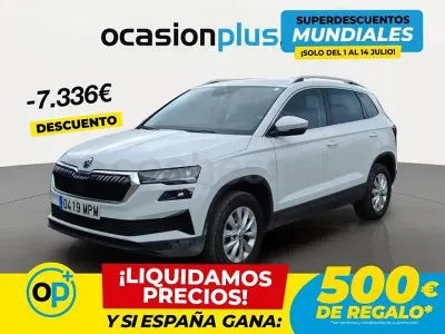 Usado Skoda Karoq Selection 115 CV (84 kW) 2024 Blanco SUV