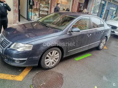 Usado VW Passat Trendline 140 CV (102 kW) 2007 Azul Berlina