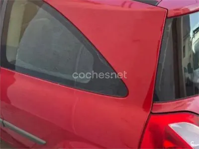 Usado Renault Mégane II Dynamique 115 CV (84 kW) 2003 Rojo Berlina