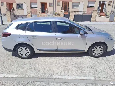 Usado Renault Mégane GrandTour Expression 85 CV (62 kW) 2010 Gris / plata Familiar