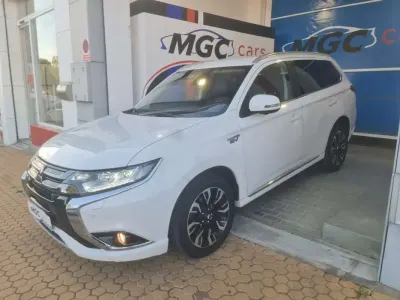 Usado Mitsubishi Outlander P-HEV 224 CV (164 kW) 2018 Blanco SUV