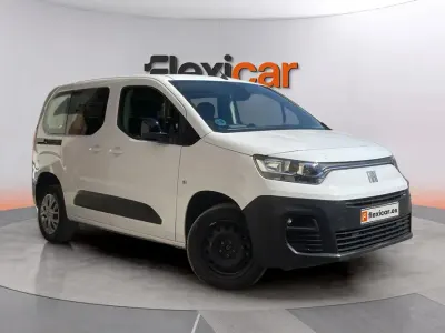 Usado Fiat Doblò 102 CV (75 kW) 2023 Blanco Monovolumen