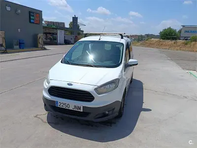 Usado Ford Tourneo Courier Ambiente 95 CV (69 kW) 2016 Blanco Monovolumen