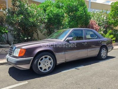 Usado Mercedes 230 132 CV (97 kW) 1991 Violeta / lila Coupe