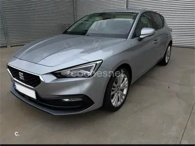 Usado Seat Leon Style 130 CV (95 kW) 2021 Gris / plata Berlina