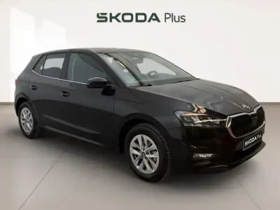 Usado Skoda Fabia Selection 95 CV (69 kW) 2025 Negro Utilitario