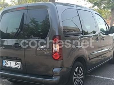 Usado Peugeot TePee Active 100 CV (73 kW) 2016 Gris / plata Monovolumen