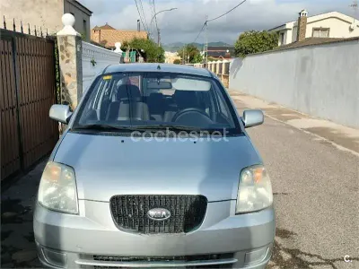 Usado Kia Picanto LX 65 CV (47 kW) 2005 Gris / plata Utilitario