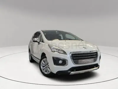 Usado Peugeot 3008 Style 120 CV (88 kW) 2015 Blanco Familiar