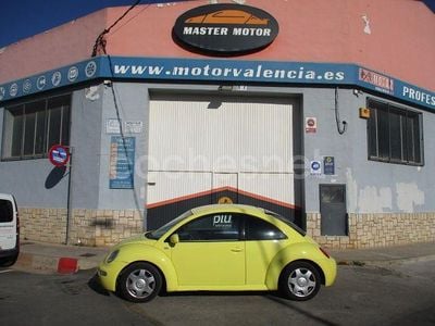 Usado VW New Beetle 90 CV (66 kW) 2001 Amarillo Utilitario