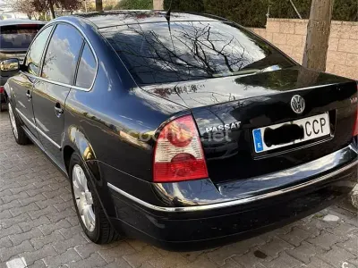 Usado VW Passat Highline 130 CV (95 kW) 2002 Negro Familiar