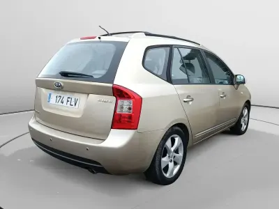 Używany Kia Carens Active 141 KM (103 kW) 2007 Beżowy Minivan